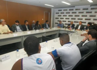 Governador atende solicitação de torcida e determina substituição de cadeiras por arquibancada na Arena Fonte Nova