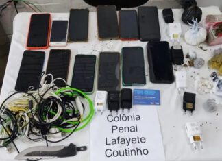 Celulares, facas e drogas são apreendidos em colônia penal de Salvador