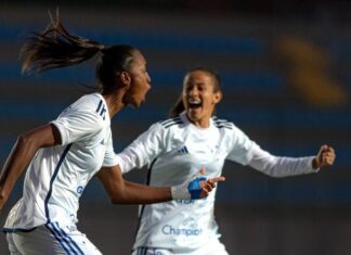 Cruzeiro bate Flamengo por 3 a 1 no Brasileiro Feminino