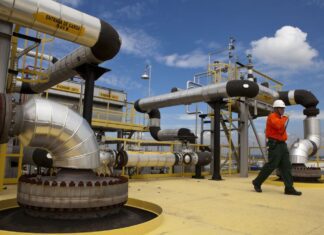 Queda no preço do gás natural entra em vigor nesta segunda-feira