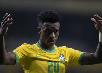 Vini Jr. fecha goleada de 4 a 1 contra Guiné em jogo contra o racismo