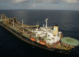 Petrobras conclui leilão para primeira reciclagem verde de plataforma