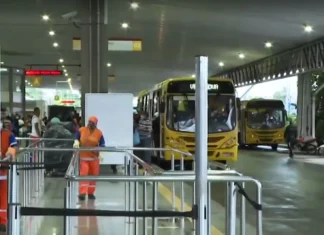 Amigos são agredidos em cativeiro após terem carro roubado em Salvador; vítimas foram libertadas em posto de gasolina
