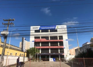 Menina envia bilhete para colega de escola em Aracaju e pede ajuda: ‘SOS, meu pai me abusa, não sei o que fazer’