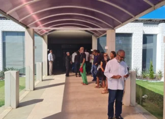 Corpo do comunicador Raimundo Varela é cremado em Salvador