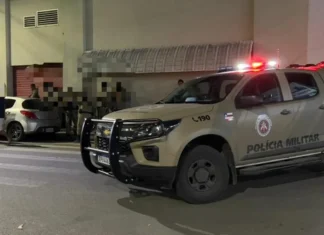 Homem morre e outros três ficam feridos após ataque a tiros em praça no recôncavo da Bahia