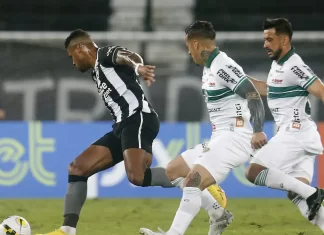 Brasileiro: Botafogo pega Coritiba tentando voltar à luta pelo título