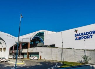 Motor de avião pega fogo após decolar e faz pouso de emergência em Salvador