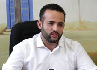 Prefeito apaga a luz em reunião com diretores da Enel para mostrar como é ficar no escuro