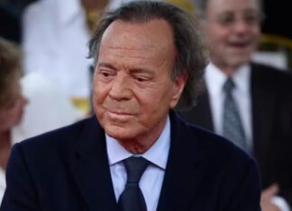 Julio Iglesias é detido em aeroporto por causa de mala com 42kg de comida