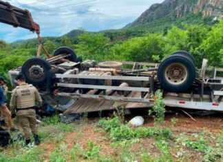 Motorista de caminhão baú morre em acidente na região da Chapada Diamantina