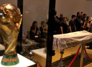 Corpo de Zagallo é enterrado no Rio após velório com homenagens