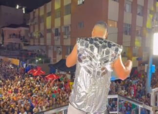 Cantando sucessos, Xanddy agita foliões em passagem pela Ondina