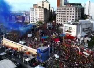 Encontro de trios na Praça Castro Alves marca início do Carnaval de Salvador