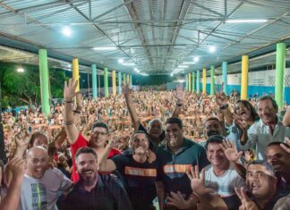 Multidão acompanha reunião com lideranças em Itaberaba