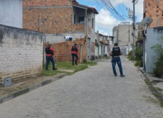 Homem é preso por manter mulher e filhos em cárcere privado