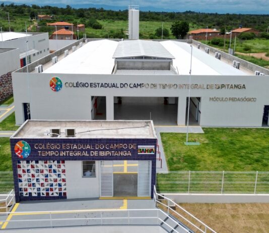 Governador inaugura colégio de tempo integral em Ibipitanga