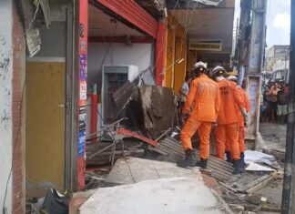 Dois homens morrem após desabamento de marquise em Alagoinhas, no interior da Bahia