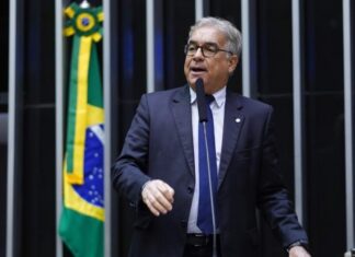 Zé Neto pede urgência para projeto que facilita captação de recursos para rádios comunitária