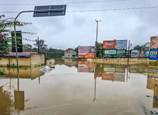 Chuvas em Santa Catarina obrigam 925 pessoas a abandonar casas