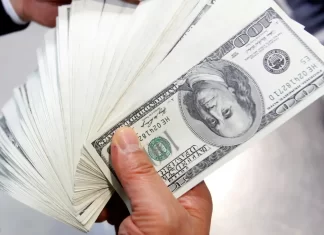 Dólar sobe para R$ 5,51 e fecha no maior valor desde janeiro de 2022