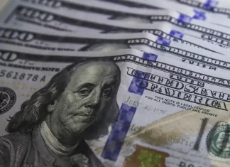 Dólar sobe para R$ 5,44 à espera de reunião do Copom