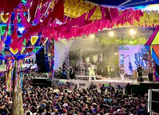 Multidão acompanha Falamansa no Largo do Pelourinho