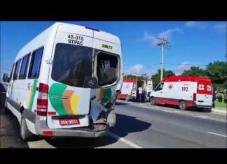 Acidente envolvendo van e carro de passeio deixa feridos na BR-116 Norte em Feira de Santana