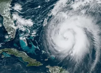Tempestade tropical Ernesto vira furacão na Costa Leste dos EUA