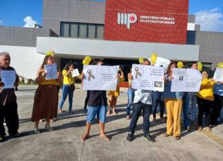 Mães e pais de autistas vão ao MP contra plano de saúde por quebra de vínculo no atendimento