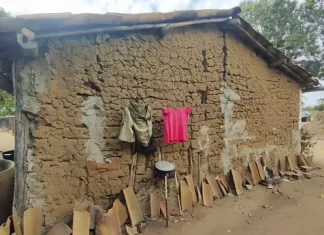 Com risco de desabamento, família busca ajuda para construir nova casa de idosa em Feira de Santana