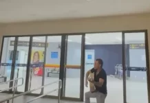 Eduardo Costa canta em aeroporto de Feira de Santana após show em Água Fria