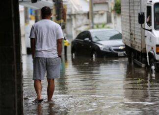 Temporal causa alagamentos na região metropolitana de São Paulo
