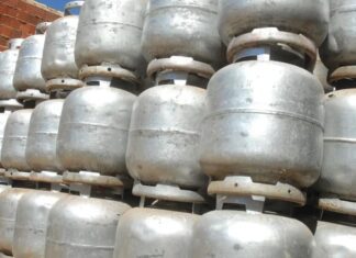 Gasolina e diesel caem, mas gás de cozinha sobe na Bahia a partir deste sábado