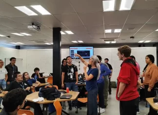 Brasileiros adultos com ensino superior completo chegam a 18,4%