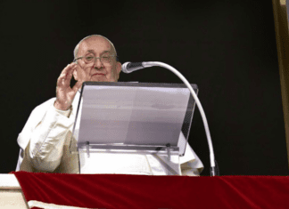 Papa Francisco segue internado e não faz bênção dominical pela segunda vez