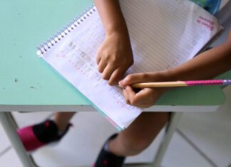 Estudo aponta que baixa escolaridade é principal fator de risco para declínio cognitivo no Brasil