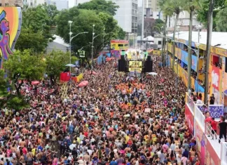 Arrastão da Quarta-feira de Cinzas encerra a folia do Carnaval de Salvador