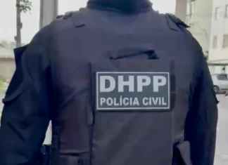 Polícia cumpre mandado de prisão contra homem acusado de matar sobrinho na frente da família