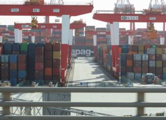 Volume do comércio global de mercadorias deve cair 0,2% em 2025