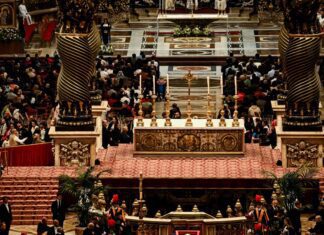 Funeral e sepultamento do papa Francisco são realizados neste sábado Funeral e sepultamento do papa Francisco são realizados neste sábado