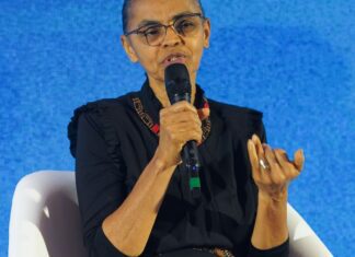 Marina Silva recebe subida depois atendimento médico em Brasília