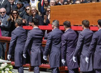 Papa Francisco é sepultado em Roma