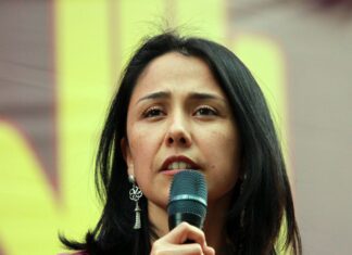 Esposa de ex-presidente do Peru pede asilo ao Brasil depois pena