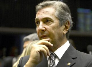 Fernando Collor é preso, em cumprimento de decisão do STF