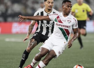 Botafogo e Fluminense disputam clássico no Nilton Santos Botafogo e Fluminense disputam clássico no Nilton Santos
