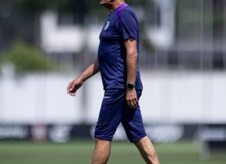 Corinthians demite o técnico argentino Ramón Díaz Corinthians demite o técnico argentino Ramón Díaz