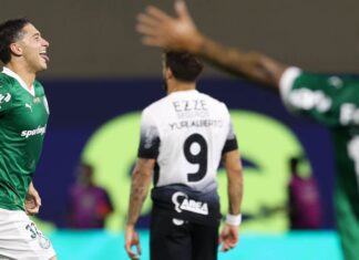 Em noite de uruguaios, Palmeiras vence clássico com Corinthians Em noite de uruguaios, Palmeiras vence clássico com Corinthians