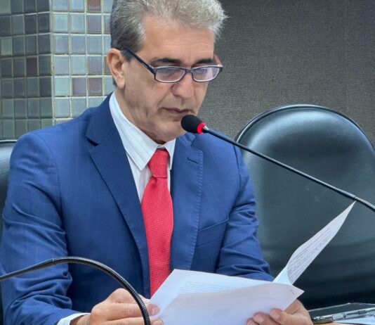 Deputado Robinson Almeida propõe CNH gratuita para mototaxistas e motofretistas do programa Condução Decente na Bahia