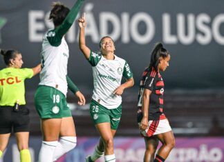 Palmeiras goleia Flamengo para liderar o Brasileirão feminino Palmeiras goleia Flamengo para liderar o Brasileirão feminino